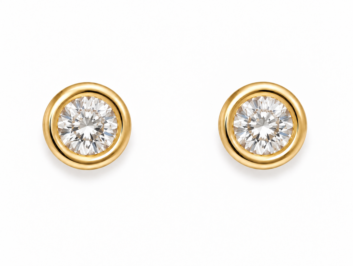 Pendientes de oro amarillo con diamantes Dot de 0,50 ct | Mua Mua Jewels