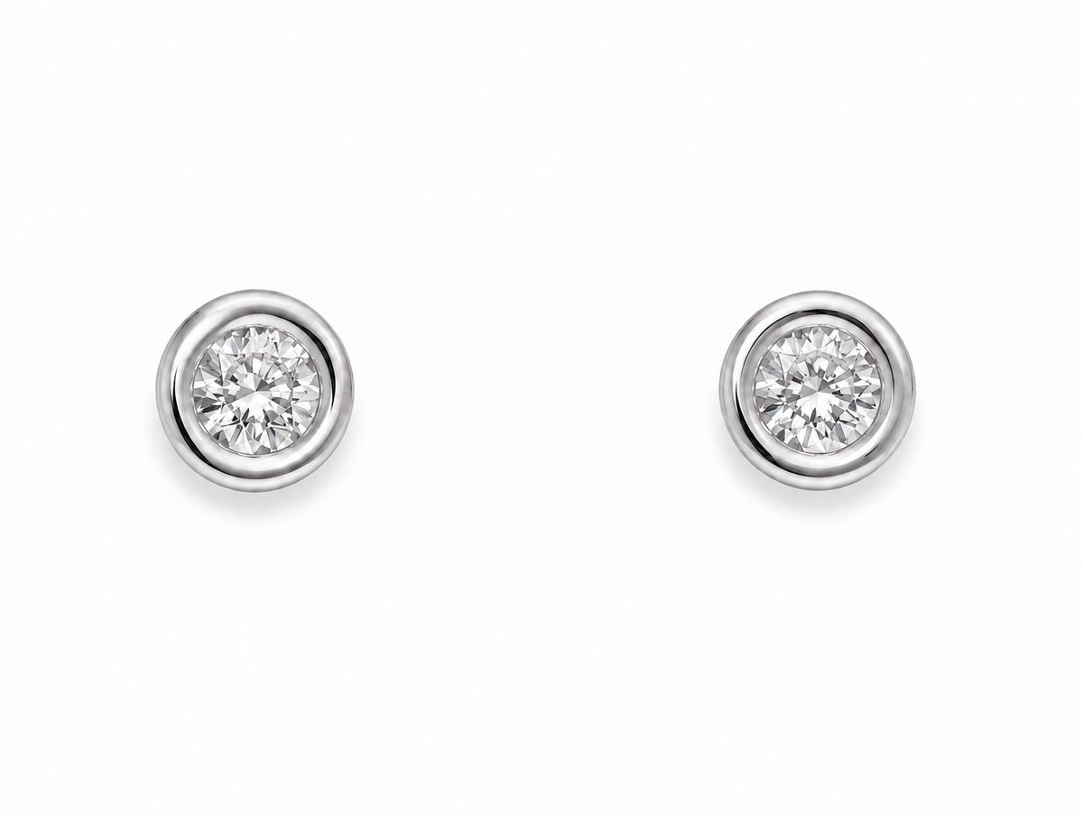 Pendientes de oro blanco con diamantes Dot de 0,30 ct | Mua Mua Jewels