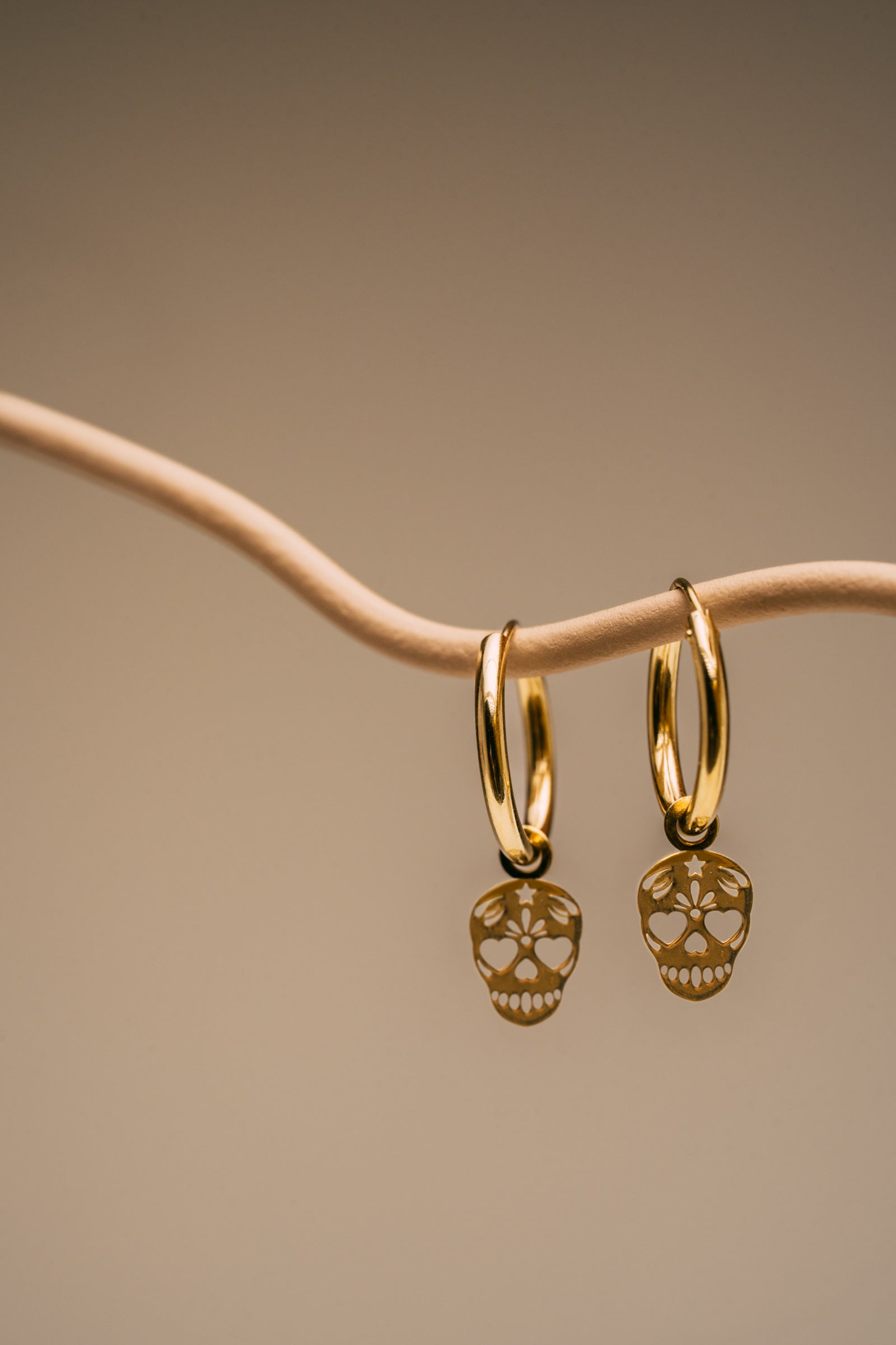 Pendientes de oro Skull