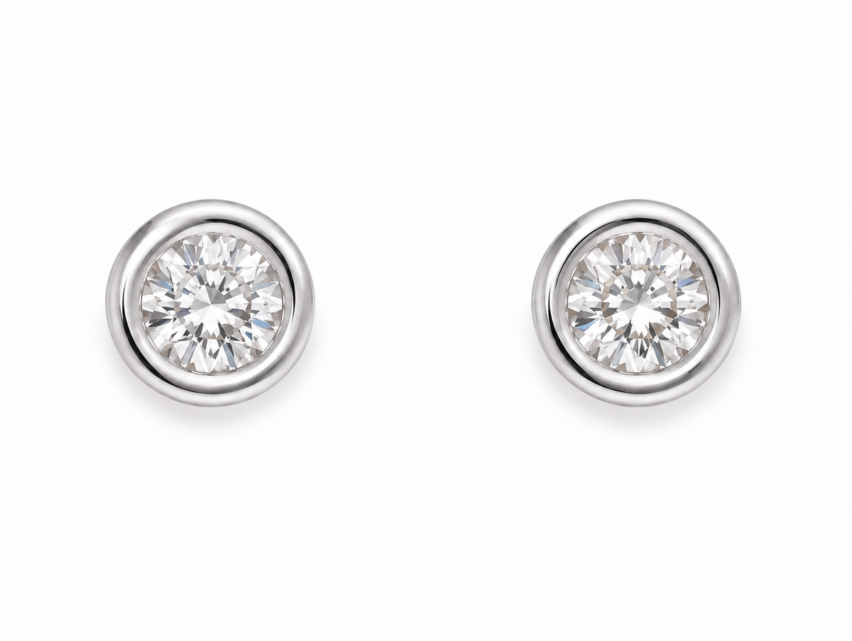 Pendientes de oro blanco con diamantes Dot de 0,50 ct | Mua Mua Jewels