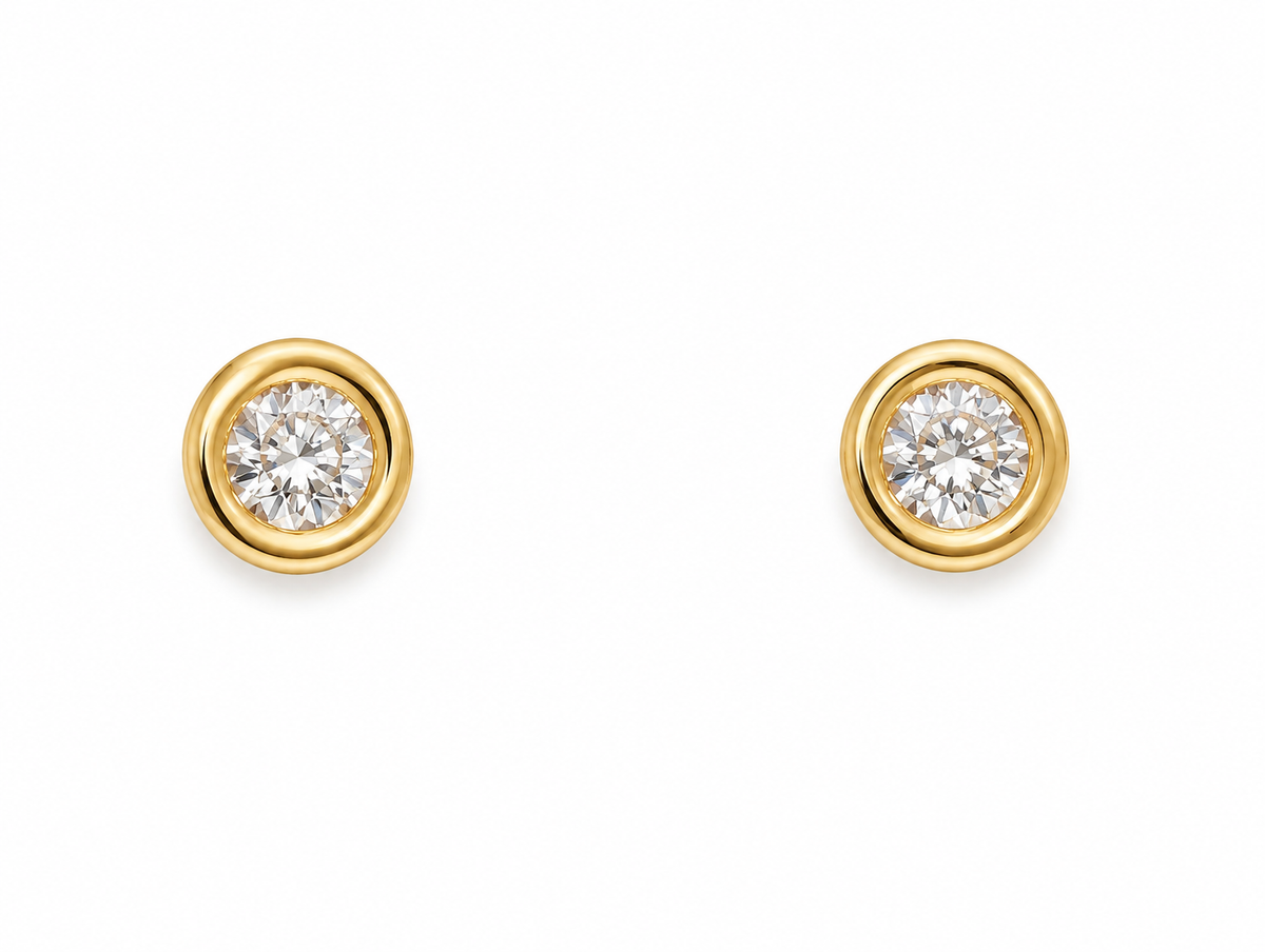 Pendientes de oro amarillo con diamantes Dot de 0,30 ct | Mua Mua Jewels