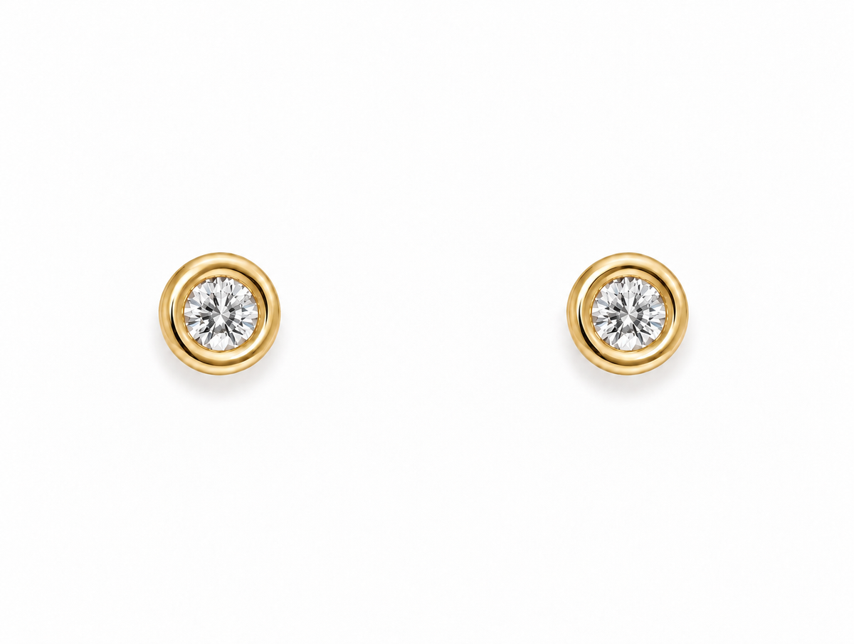 Pendientes de oro amarillo con diamantes Dot de 0,10 ct | Mua Mua Jewels