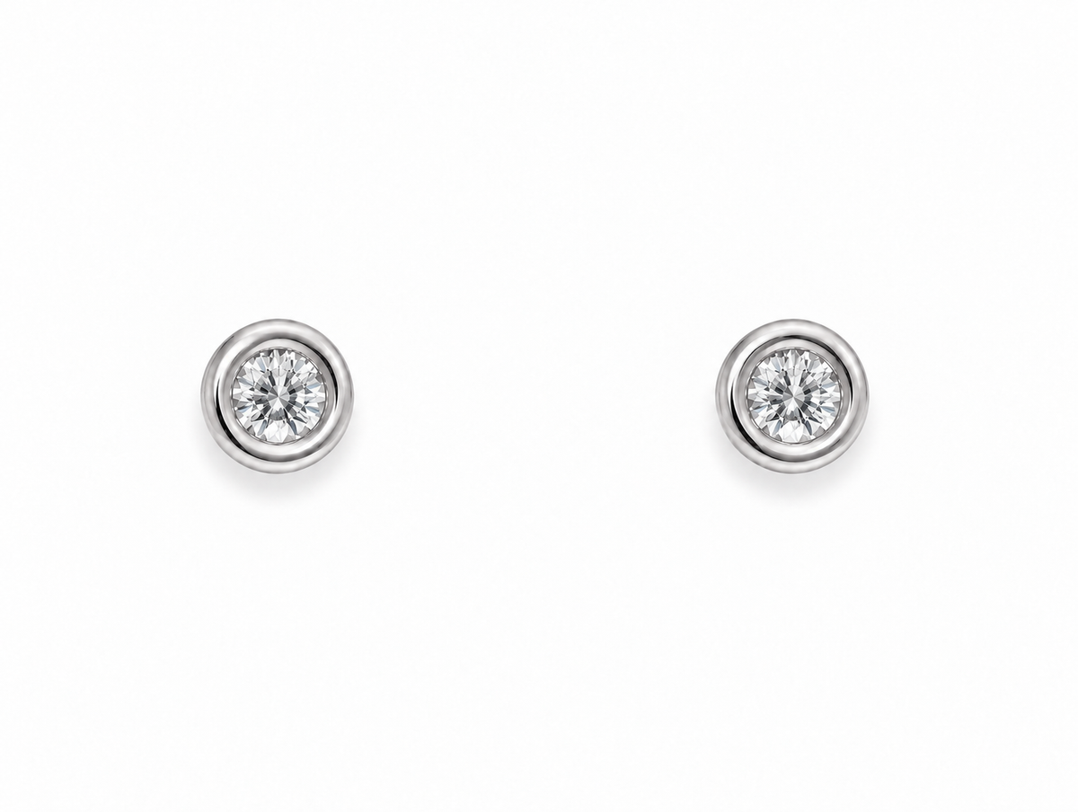 Pendientes de oro blanco con diamantes Dot de 0,10 ct | Mua Mua Jewels