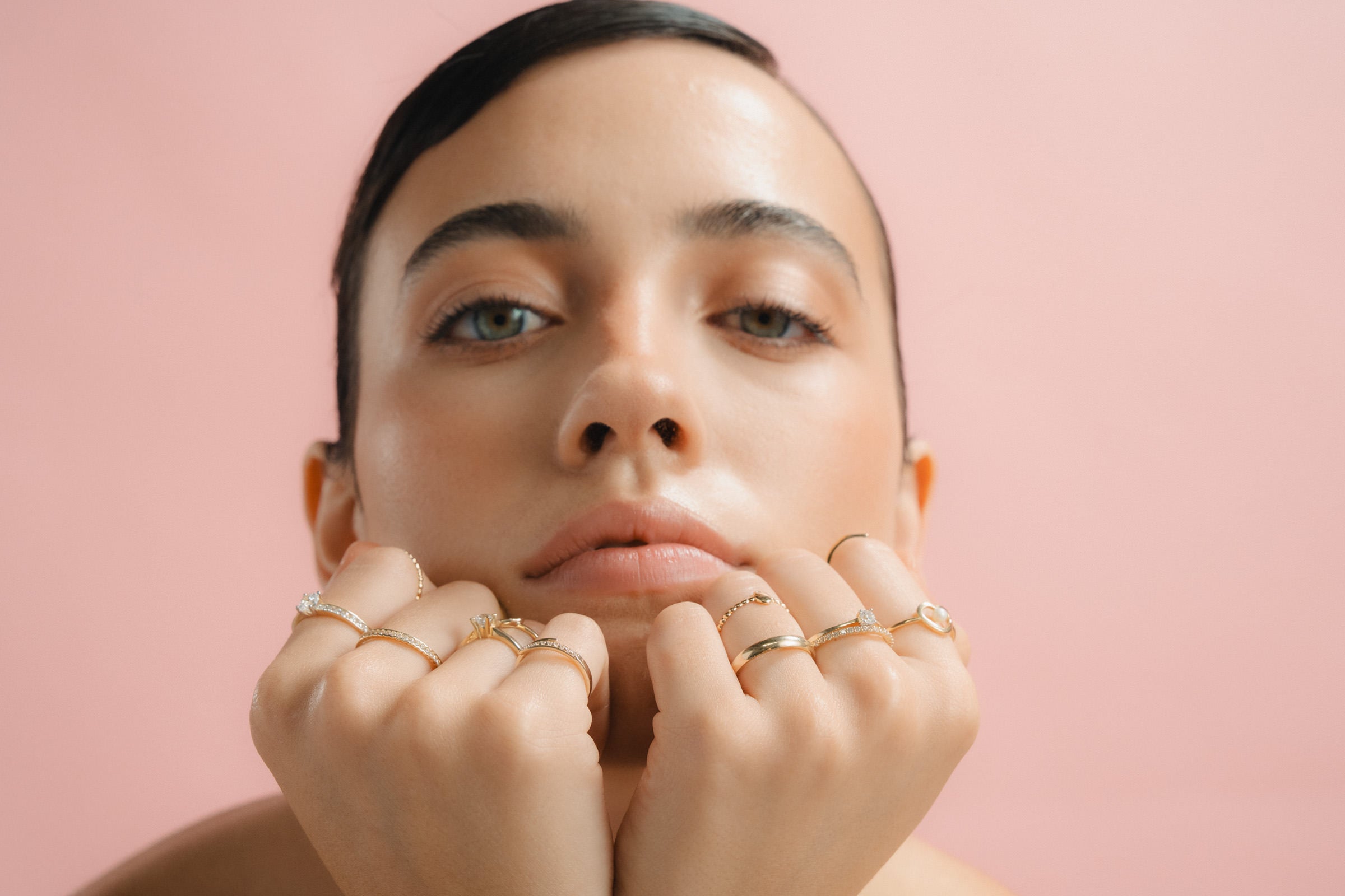 Anillo de oro de primera ley con diamante Sora